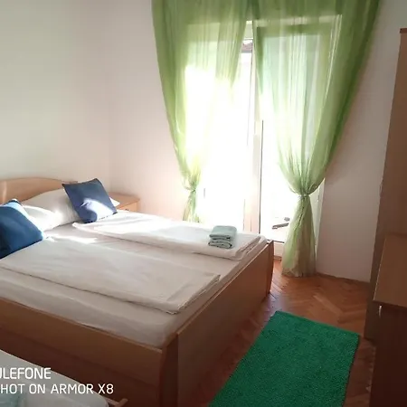In With Balcony, Wifi 4620-94 Гостевой дом Лопар